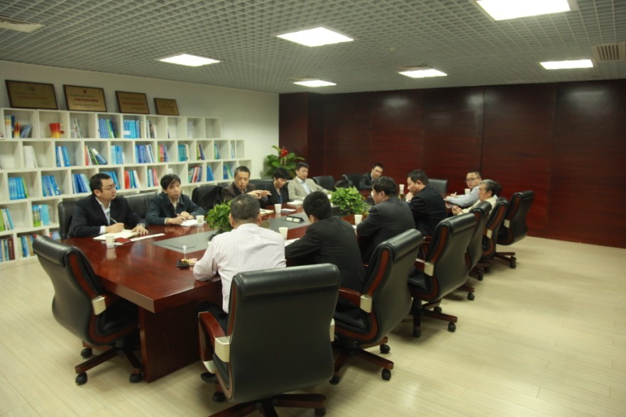 鎮(zhèn)江經(jīng)信委、開發(fā)區(qū)管委會(huì)一行到訪促進(jìn)中心