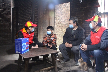 國(guó)網(wǎng)江永縣供電公司：迎春風(fēng)進(jìn)瑤寨，學(xué)雷鋒獻(xiàn)愛心