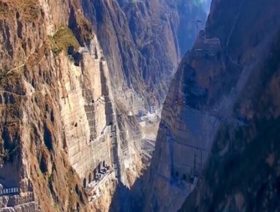 為建烏東德水電站，在峽谷底部挖90米深洞穴，用來干嘛的？