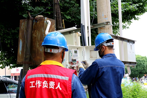 國網(wǎng)伊犁供電公司：嚴(yán)抓“小”現(xiàn)場，推進(jìn)“大”安全