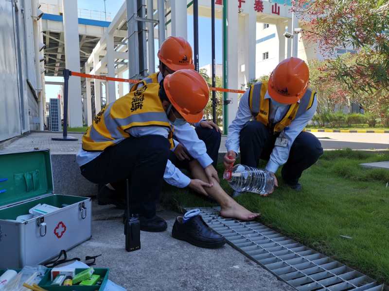 防毒蛇咬傷，保人身安全