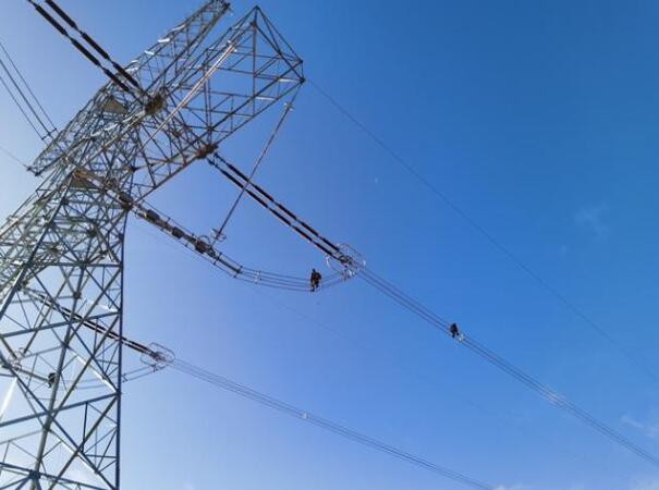 青藏電力聯(lián)網(wǎng)工程反轉(zhuǎn)送電方向，今年已外送藏電共9.6億度