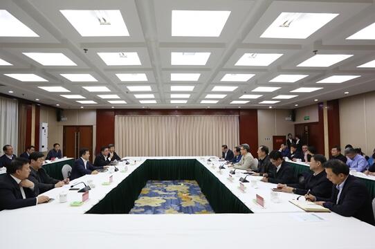 錢智民與保定市委書記黨曉龍、市長郭建英進行座談交流