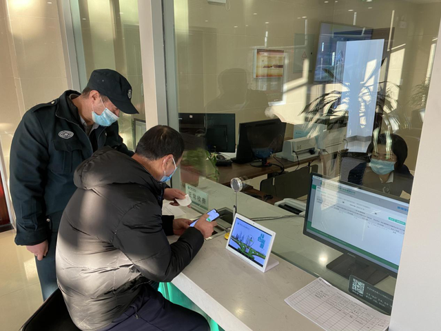 額濟(jì)納供電分局多舉措優(yōu)化營商環(huán)境