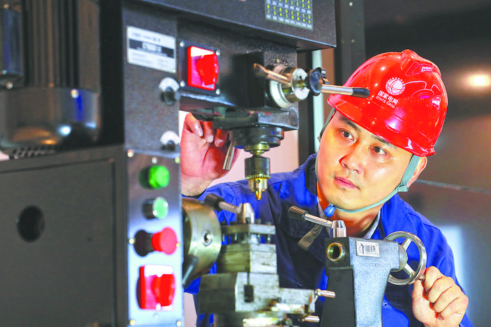 【國家電網公司特等勞模】李 寧