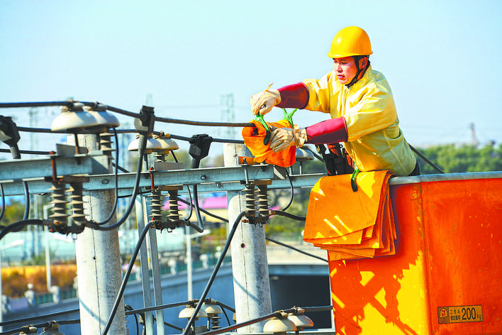 【國(guó)家電網(wǎng)公司特等勞?！坷钫伎? width=