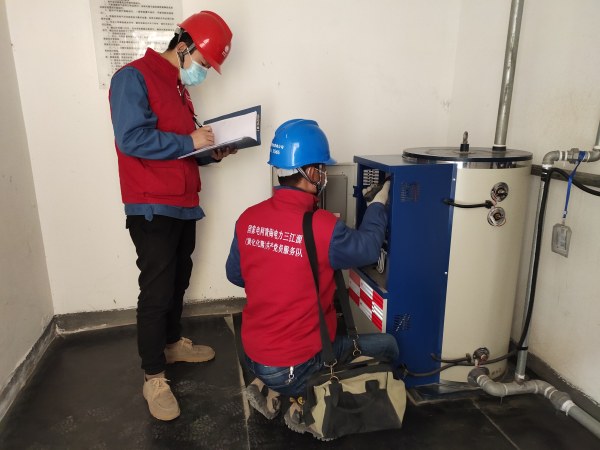 國網(wǎng)青海黃化供電公司:“紅馬甲”主動(dòng)服務(wù)“煤改電”用戶