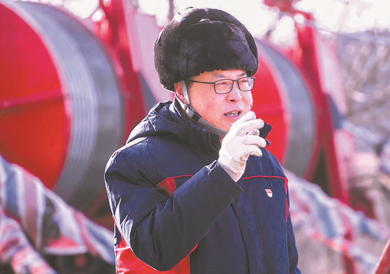 【國(guó)家電網(wǎng)公司特等勞?！拷?龍