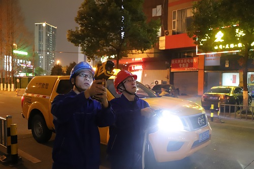國網(wǎng)寧波市鄞州區(qū)供電：夜間特巡測溫線路，保障安全可靠供電