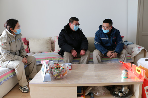 大唐長(zhǎng)山熱電廠(chǎng)開(kāi)展春節(jié)期間關(guān)心關(guān)愛(ài)勞動(dòng)模范活動(dòng)