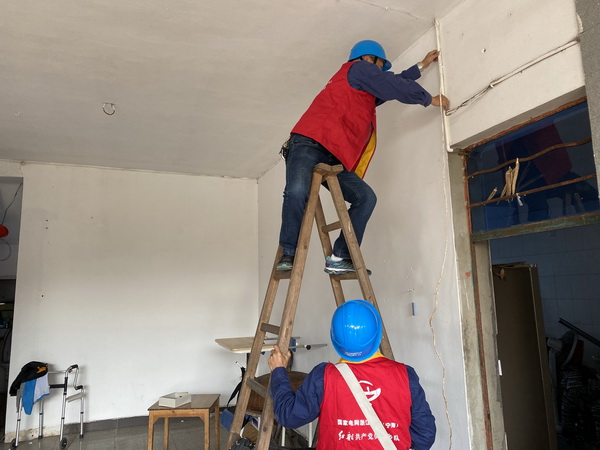 國網(wǎng)寧??h供電公司加快老小區(qū)改造 居民用電實現(xiàn)安全和穩(wěn)定“雙保險”