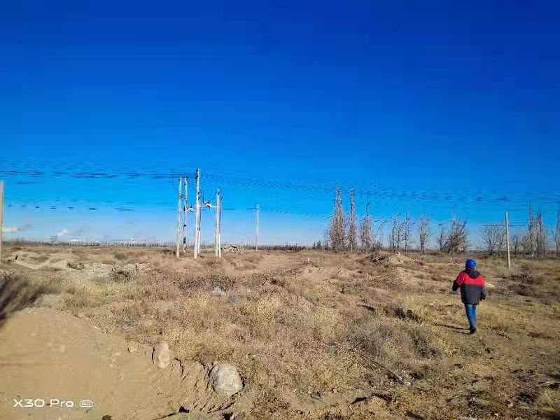 烏海電業(yè)局農(nóng)電處千里山農(nóng)電所：加強巡線，確保冬季電網(wǎng)安全