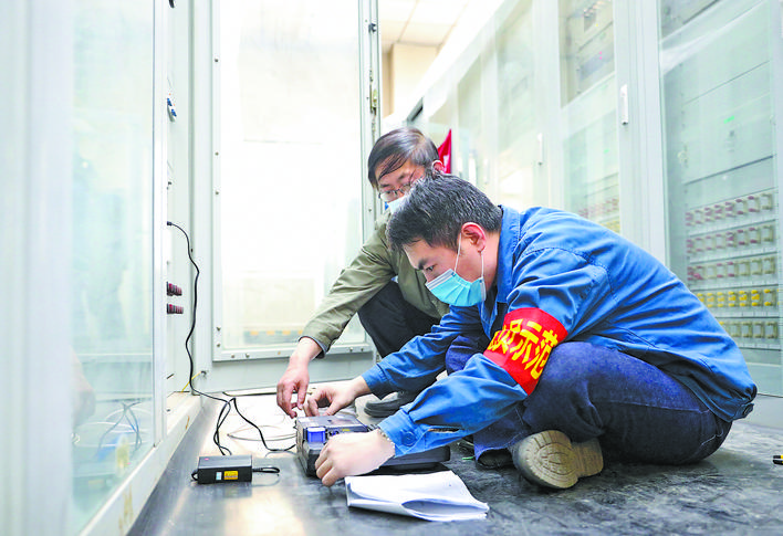 李飛:執(zhí)著逐夢的繼電保護專家