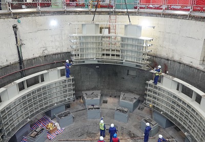 國網(wǎng)劉家峽水電廠2號機組定子機座吊裝到位