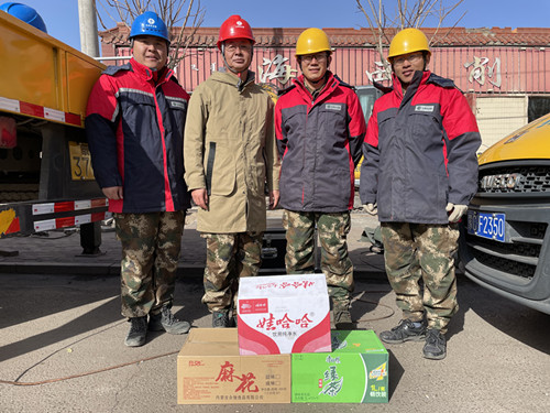 烏海電業(yè)局配電帶電作業(yè)處助力“煤改電”，送溫暖進(jìn)現(xiàn)場(chǎng)