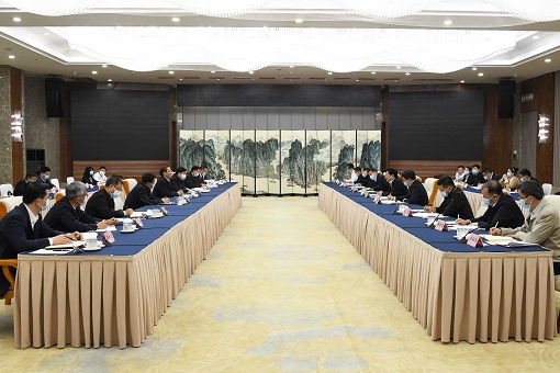 國(guó)家電網(wǎng)董事長(zhǎng)辛保安、總經(jīng)理張智剛拜會(huì)重慶市委書記陳敏爾、市長(zhǎng)胡衡華