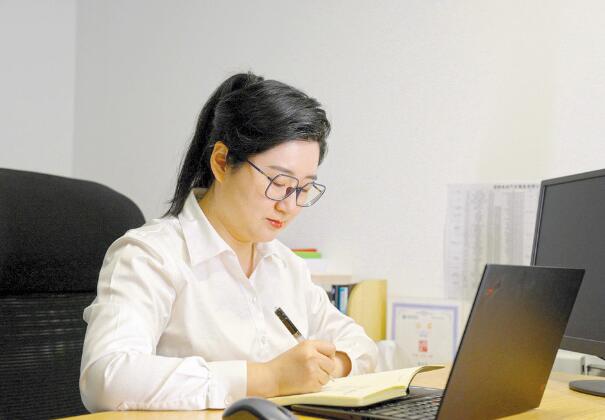 專注實(shí)干攻克難關(guān)， 建設(shè)卓越智慧車聯(lián)網(wǎng)平臺——記國網(wǎng)工匠韓慶雯