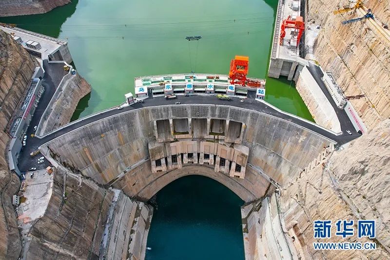 國家能源局章建華：加快推進能源轉(zhuǎn)型，大力發(fā)展風電和太陽能發(fā)電！