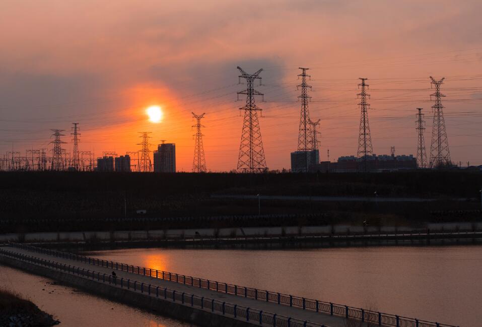 服務高鐵“大動脈”，書寫電力新答卷