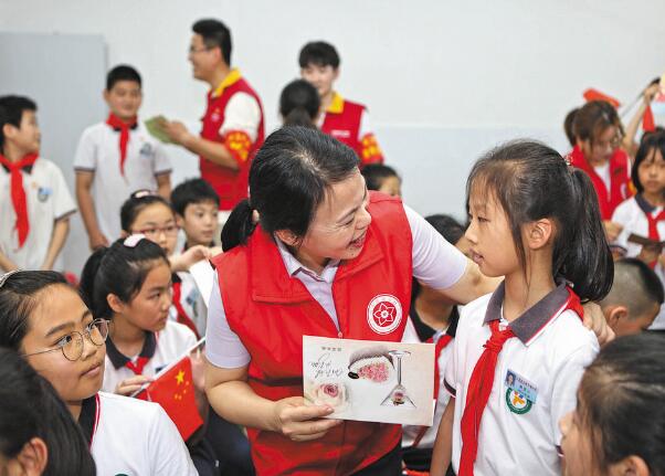 浙江永嘉縣紅十三愛心社25年，幫助4630名貧困學(xué)生