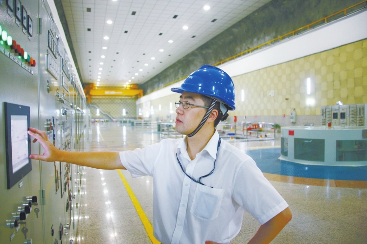 攻堅(jiān)克難、敢于開拓的創(chuàng)新先鋒——記南網(wǎng)調(diào)峰調(diào)頻公司檢修試驗(yàn)分公司總經(jīng)理、黨委副書記鞏宇