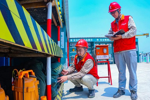 迎峰度夏保供電:積極應(yīng)對大負(fù)荷 確保電網(wǎng)安全平穩(wěn)運(yùn)行