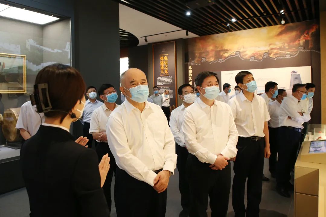 周國平會見中國電信集團黨組書記、董事長柯瑞文