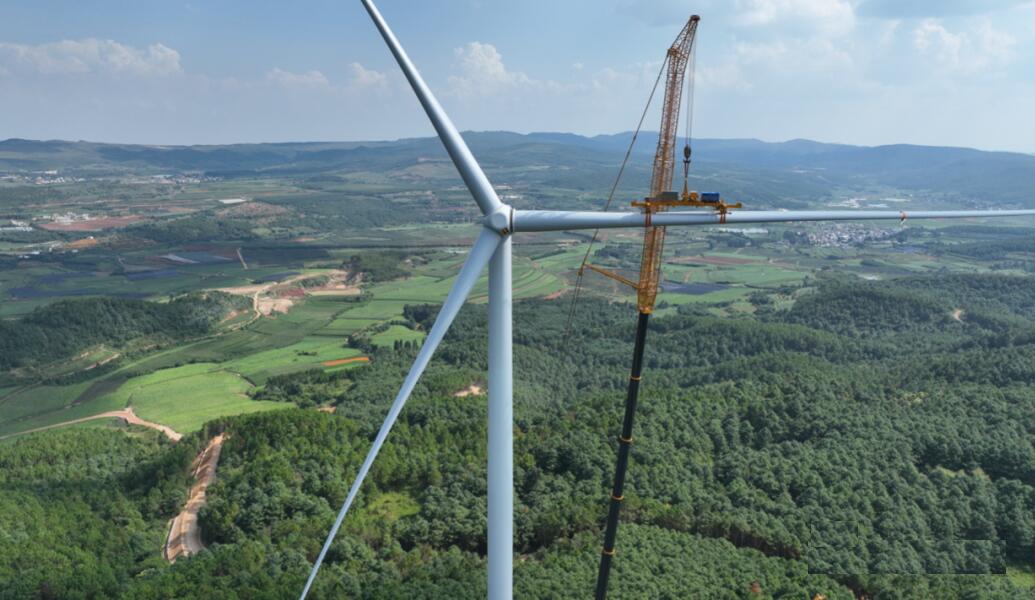 國(guó)內(nèi)最大陸上風(fēng)機(jī)，成功吊裝!