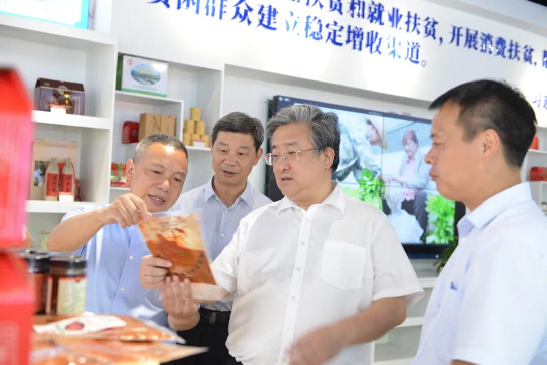 余劍鋒:踐行使命擔(dān)當(dāng)為全面推動(dòng)鄉(xiāng)村振興貢獻(xiàn)“核”動(dòng)力