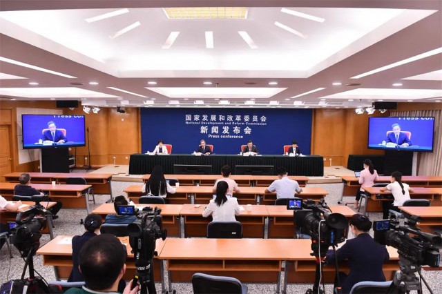 發(fā)改委：我國新能源產(chǎn)業(yè)全球領(lǐng)先，為全球市場提供超過70%的光伏組件