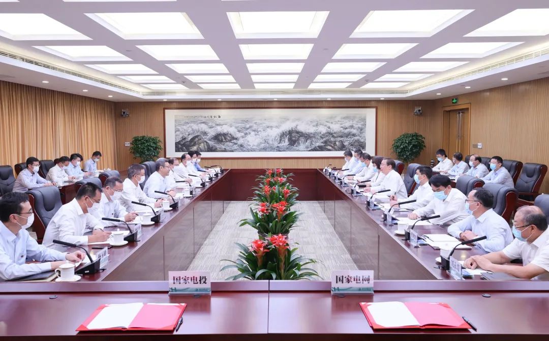 國(guó)家電網(wǎng)董事長(zhǎng)、黨組書記辛保安與國(guó)家電投董事長(zhǎng)錢智民、總經(jīng)理江毅會(huì)談