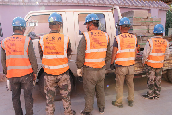 烏海市千里山供電公司：施工現(xiàn)場督查“十不干”，電力安全加把“安全鎖”