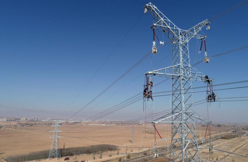 銀川:雙跨輸變電工程 鋪就電力高速路