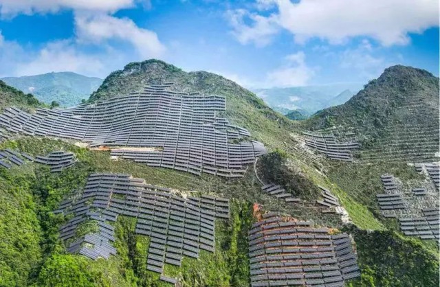 全國首例！吉電股份“大容量、高坡度”集中式山地光伏項目并網(wǎng)