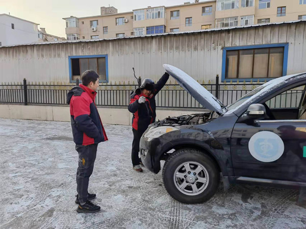 烏海市千里山供電分公司：春節(jié)前夕車輛自查，確保節(jié)日安全出行