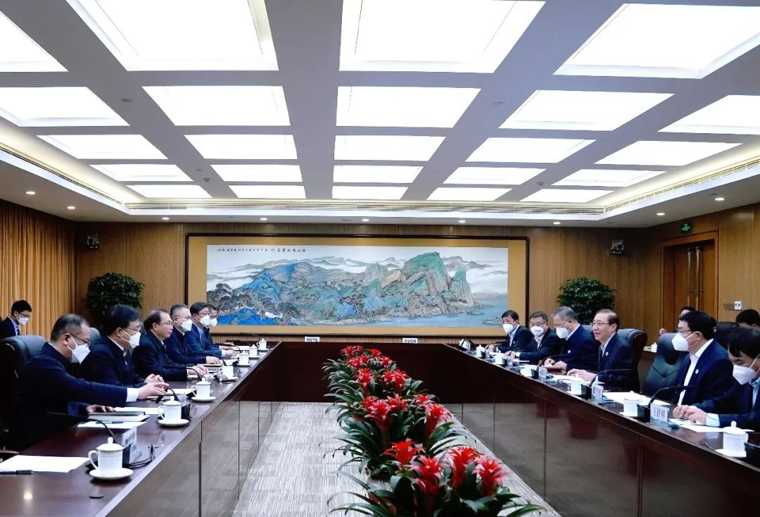 華電集團董事長江毅、總經理葉向東與國家電網董事長辛保安、總經理張智剛舉行會談