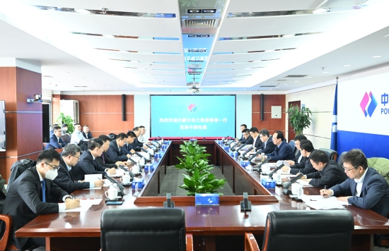 中國(guó)電建黨委書記、董事長(zhǎng)丁丁焰章與內(nèi)蒙古電力集團(tuán)黨委書記、董事長(zhǎng)賈振國(guó)會(huì)談