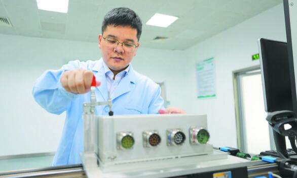 袁宇波:攻堅(jiān)新型交直流配用電技術(shù)