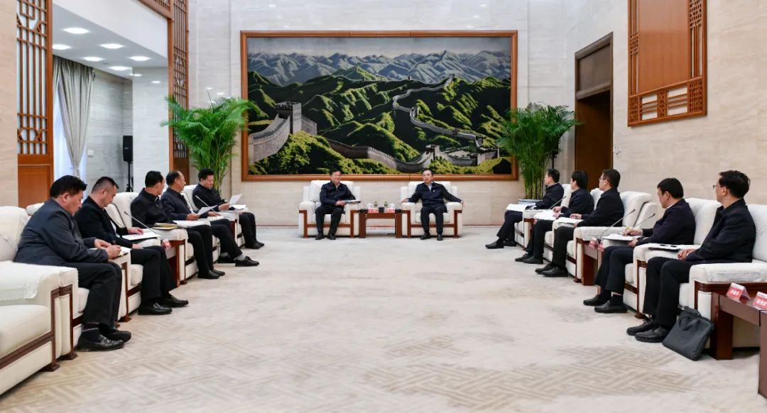 大唐集團(tuán)黨組書記、董事長鄒磊與青海省海南州委書記呂剛、州長尕瑪朋措會談