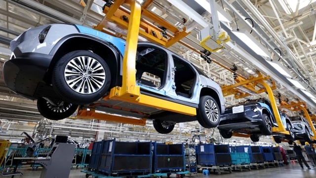 新能源汽車“賽道”，我國(guó)技術(shù)全面“超車”要多久?