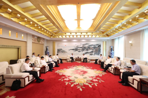 中國(guó)電建黨委副書(shū)記、總經(jīng)理王斌與山東省委常委、煙臺(tái)市委書(shū)記江成會(huì)談