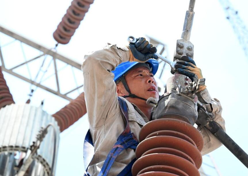 天津電網:戰(zhàn)高溫 保供電