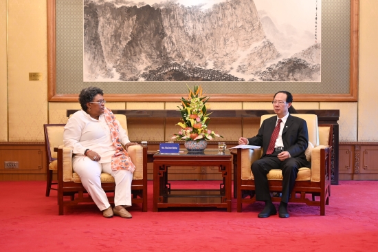 中國(guó)電建黨委書記、董事長(zhǎng)丁焰章拜會(huì)巴巴多斯總理莫特利