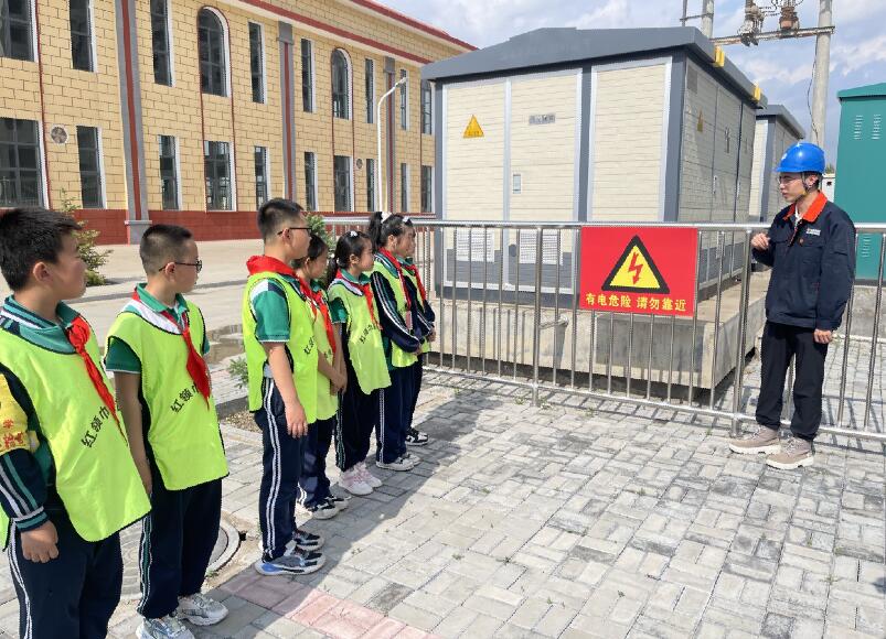 豐鎮(zhèn)供電分公司開展“民族團結(jié)共進(jìn)步電力科普進(jìn)校園”志愿服務(wù)活動