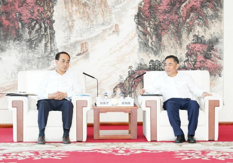 中國能建黨委書記、董事長宋海良與中國中車黨委書記、董事長孫永才會談