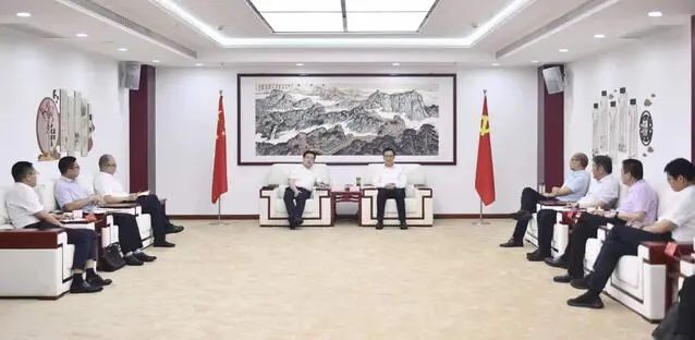 漯河市委書記秦保強(qiáng)、市長(zhǎng)黃鈁會(huì)見中國(guó)電建華中區(qū)總部黨委書記、總經(jīng)理蹇尚友一行