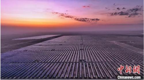 中國(guó)能建建成西北首個(gè)光、儲(chǔ)、氫、熱一體化項(xiàng)目!