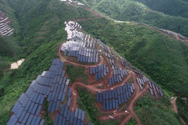 “金下基地”云南側兩個光伏項目并網(wǎng)發(fā)電