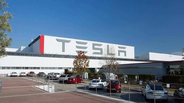 明年特斯拉繼續(xù)降價?高盛下調(diào)盈利預(yù)期，市值蒸發(fā)超2000億元