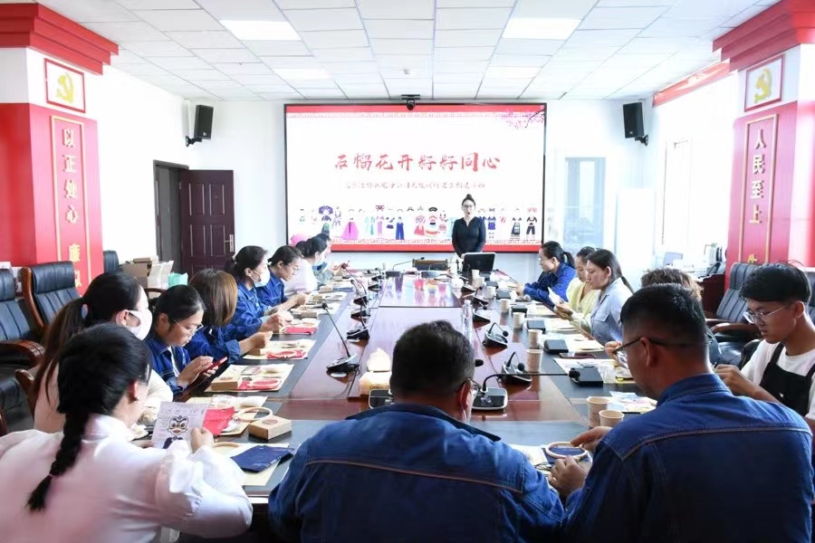 阿拉善供電公司:石榴花開籽籽同心 爭做民族團(tuán)結(jié)踐行者